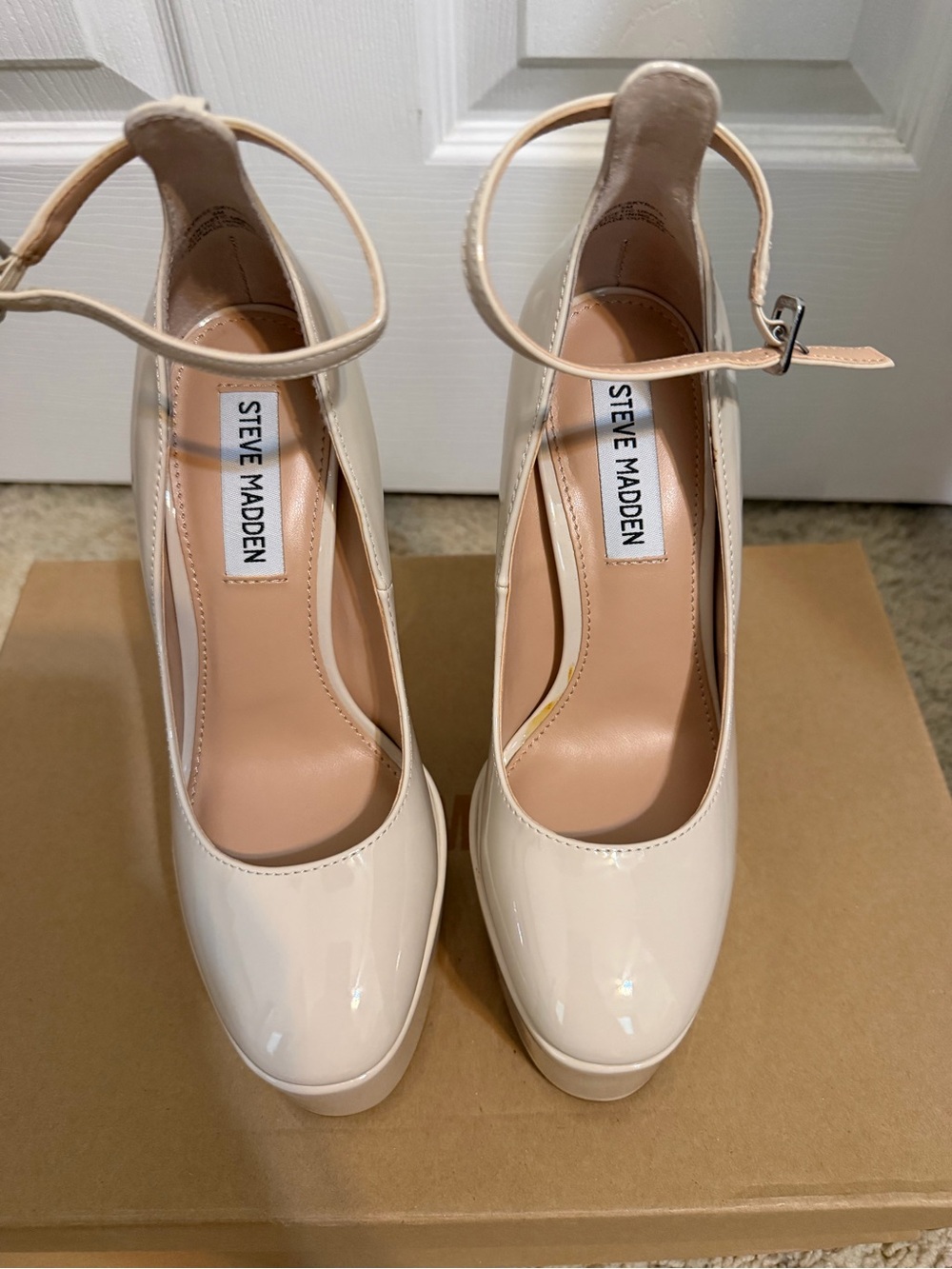 Steve Madden Skyrise Platform Pump, Size 5, Bone Patent - Picture 2 of 6